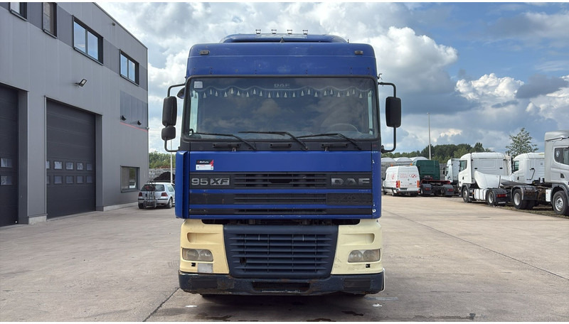 DAF 95 XF 430 (EURO 3 / BOITE MANUELLE / MANUAL GEARBOX) - Vlačilec: slika 2 DAF 95 XF 430 (EURO 3 / BOITE MANUELLE / MANUAL GEARBOX) - Vlačilec: slika 2