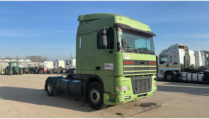 DAF XF 95.430 (EURO 2 / MANUAL PUMP / POMPE MANUELLE / BOITE MANUELLE) - Vlačilec: slika 3 DAF XF 95.430 (EURO 2 / MANUAL PUMP / POMPE MANUELLE / BOITE MANUELLE) - Vlačilec: slika 3