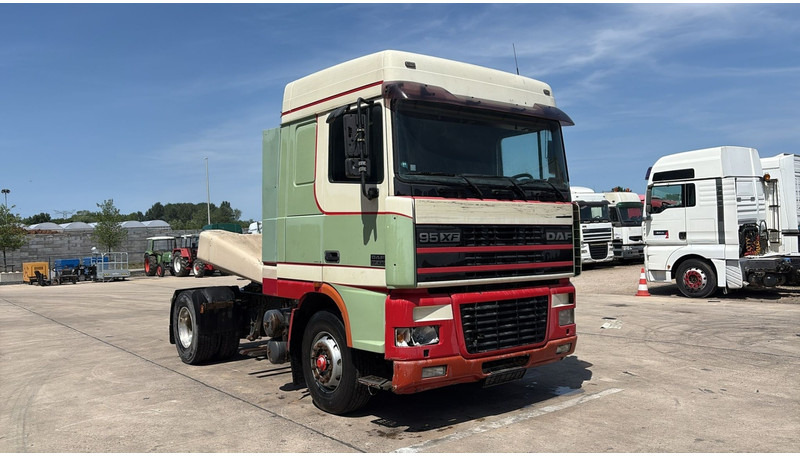 DAF XF 95.430 (EURO 3 / BOITE MANUELLE / MANUAL GEARBOX) - Vlačilec: slika 3 DAF XF 95.430 (EURO 3 / BOITE MANUELLE / MANUAL GEARBOX) - Vlačilec: slika 3