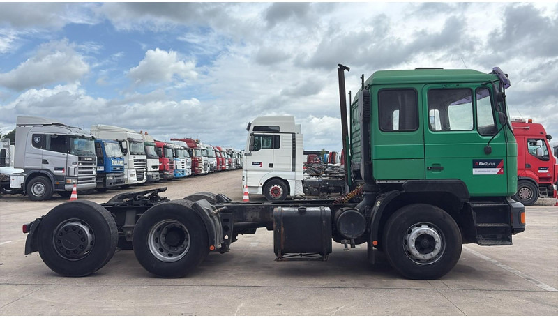 MAN 25.372 (6X2 / MANUAL PUMP / POMPE MANUELLE / 8 TYRES / 6 CYLINDERS) - Vlačilec: slika 4 MAN 25.372 (6X2 / MANUAL PUMP / POMPE MANUELLE / 8 TYRES / 6 CYLINDERS) - Vlačilec: slika 4