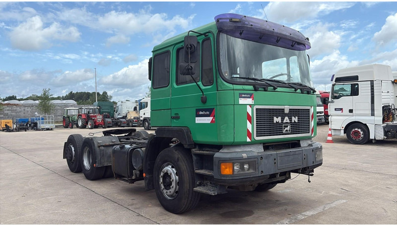 MAN 25.372 (6X2 / MANUAL PUMP / POMPE MANUELLE / 8 TYRES / 6 CYLINDERS) - Vlačilec: slika 3 MAN 25.372 (6X2 / MANUAL PUMP / POMPE MANUELLE / 8 TYRES / 6 CYLINDERS) - Vlačilec: slika 3