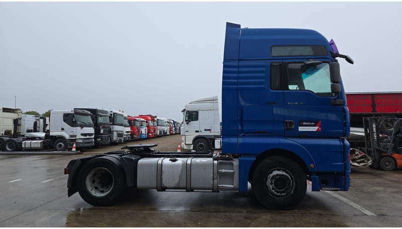 MAN TGA 18.410 (864.000 KM / MANUAL PUMP / MANUAL GEARBOX / RETARDER / POMPE MANUELLE) - Vlačilec: slika 4 MAN TGA 18.410 (864.000 KM / MANUAL PUMP / MANUAL GEARBOX / RETARDER / POMPE MANUELLE) - Vlačilec: slika 4