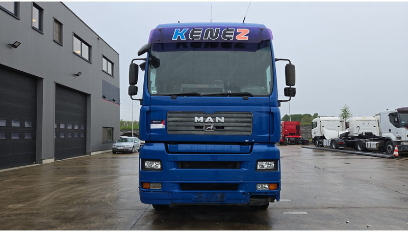 MAN TGA 18.410 (864.000 KM / MANUAL PUMP / MANUAL GEARBOX / RETARDER / POMPE MANUELLE) - Vlačilec: slika 2 MAN TGA 18.410 (864.000 KM / MANUAL PUMP / MANUAL GEARBOX / RETARDER / POMPE MANUELLE) - Vlačilec: slika 2