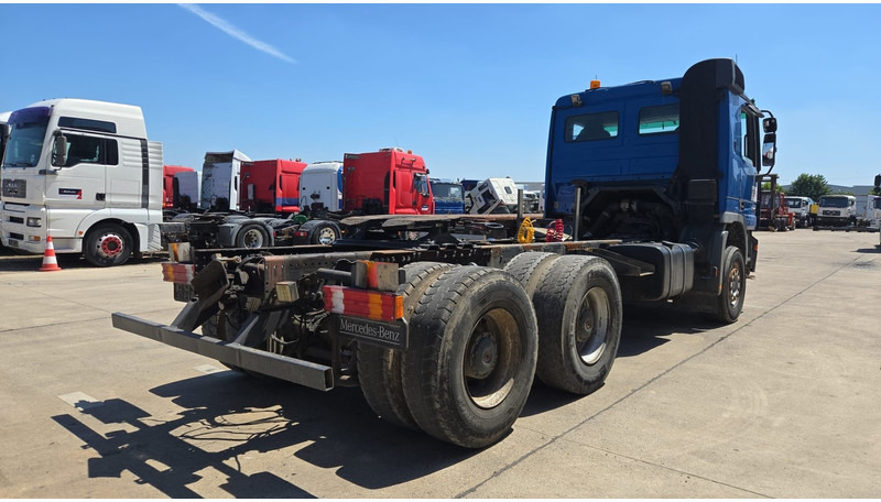 Mercedes-Benz Actros 2641 (LAMES / STEEL SUSP. / EPS / 3 PEDALES / GRAND PONT) - Vlačilec: slika 4 Mercedes-Benz Actros 2641 (LAMES / STEEL SUSP. / EPS / 3 PEDALES / GRAND PONT) - Vlačilec: slika 4