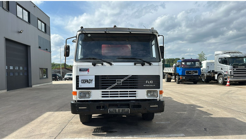 Volvo FL 10 - 280 (12.000L / POMPE MANUELLE / MANUAL PUMP / BOITE MANUELLE / MANUAL GEARBOX) - Vakuumski tovornjak: slika 2 Volvo FL 10 - 280 (12.000L / POMPE MANUELLE / MANUAL PUMP / BOITE MANUELLE / MANUAL GEARBOX) - Vakuumski tovornjak: slika 2