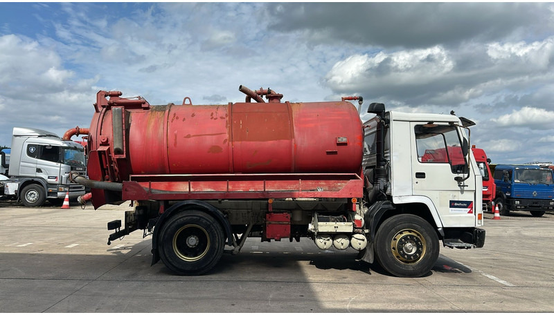 Volvo FL 10 - 280 (12.000L / POMPE MANUELLE / MANUAL PUMP / BOITE MANUELLE / MANUAL GEARBOX) - Vakuumski tovornjak: slika 4 Volvo FL 10 - 280 (12.000L / POMPE MANUELLE / MANUAL PUMP / BOITE MANUELLE / MANUAL GEARBOX) - Vakuumski tovornjak: slika 4