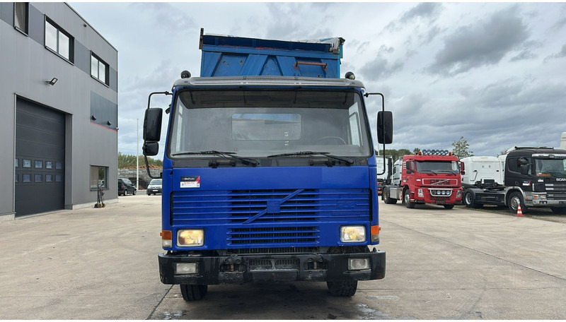 Volvo FL 12.380 (8X4 /STEEL SUSP. / BOITE MANUELLE / MANUAL GEARBOX) - Tovornjak prekucnik: slika 2 Volvo FL 12.380 (8X4 /STEEL SUSP. / BOITE MANUELLE / MANUAL GEARBOX) - Tovornjak prekucnik: slika 2