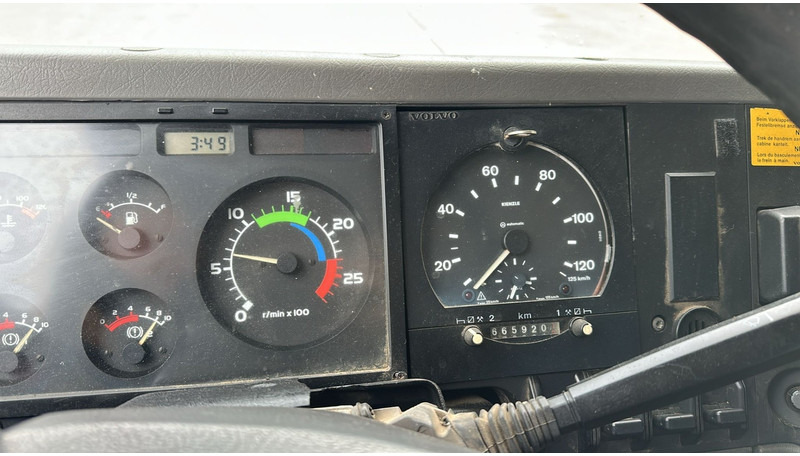 Volvo FL 12.380 (8X4 /STEEL SUSP. / BOITE MANUELLE / MANUAL GEARBOX) lizing Volvo FL 12.380 (8X4 /STEEL SUSP. / BOITE MANUELLE / MANUAL GEARBOX): slika 18