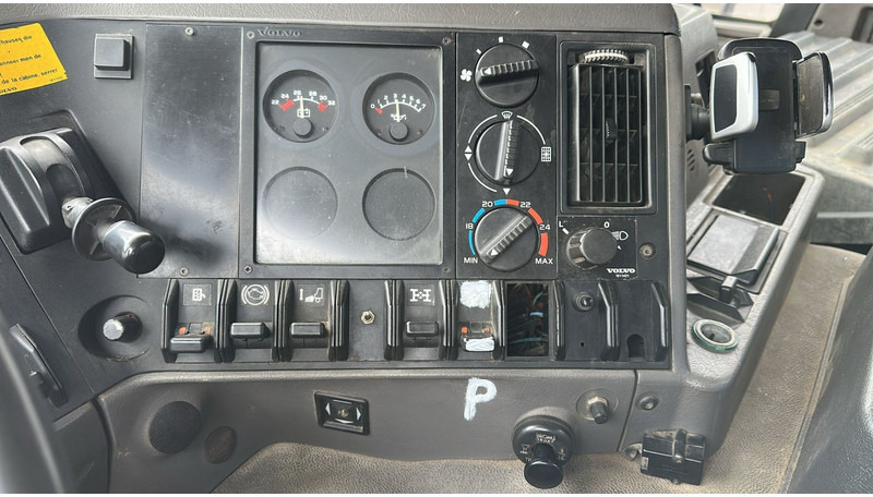 Volvo FL 12.380 (8X4 /STEEL SUSP. / BOITE MANUELLE / MANUAL GEARBOX) lizing Volvo FL 12.380 (8X4 /STEEL SUSP. / BOITE MANUELLE / MANUAL GEARBOX): slika 17