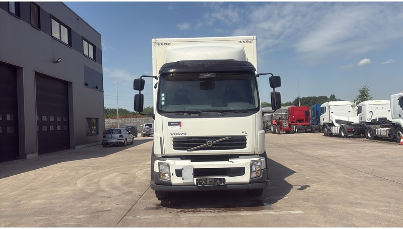 Volvo FL 260 (LIFT 2000 KG / PERFECT BELGIAN TRUCK / 18 TON / EURO 5) - Tovornjak zabojnik: slika 2 Volvo FL 260 (LIFT 2000 KG / PERFECT BELGIAN TRUCK / 18 TON / EURO 5) - Tovornjak zabojnik: slika 2