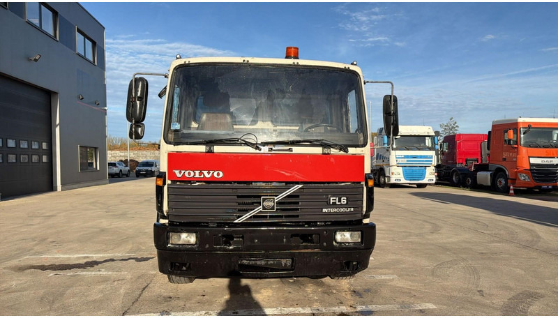 Volvo FL 6-18 (10 BOLTS / POMPE MANUELLE / MANUAL PUMP / 18T / STEEL SUSP. / LAMES) - Tovornjak prekucnik: slika 3 Volvo FL 6-18 (10 BOLTS / POMPE MANUELLE / MANUAL PUMP / 18T / STEEL SUSP. / LAMES) - Tovornjak prekucnik: slika 3