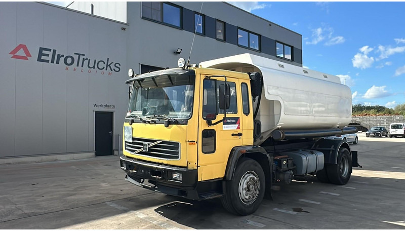Volvo FL 6-18 (12400 LITERS / 3 COMPARTIMENTS / EURO 2 / STEEL SUSP. / LAMES) - Tovornjak cisterna: slika 1 Volvo FL 6-18 (12400 LITERS / 3 COMPARTIMENTS / EURO 2 / STEEL SUSP. / LAMES) - Tovornjak cisterna: slika 1