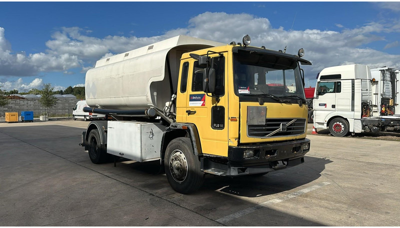 Volvo FL 6-18 (12400 LITERS / 3 COMPARTIMENTS / EURO 2 / STEEL SUSP. / LAMES) - Tovornjak cisterna: slika 3 Volvo FL 6-18 (12400 LITERS / 3 COMPARTIMENTS / EURO 2 / STEEL SUSP. / LAMES) - Tovornjak cisterna: slika 3