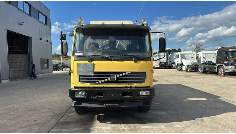Volvo FL 6-18 (12400 LITERS / 3 COMPARTIMENTS / EURO 2 / STEEL SUSP. / LAMES) - Tovornjak cisterna: slika 2 Volvo FL 6-18 (12400 LITERS / 3 COMPARTIMENTS / EURO 2 / STEEL SUSP. / LAMES) - Tovornjak cisterna: slika 2