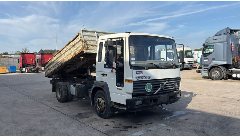 Volvo FL 6 - 8 (MANUAL PUMP / POMPE MANUELLE) - Tovornjak prekucnik: slika 2 Volvo FL 6 - 8 (MANUAL PUMP / POMPE MANUELLE) - Tovornjak prekucnik: slika 2