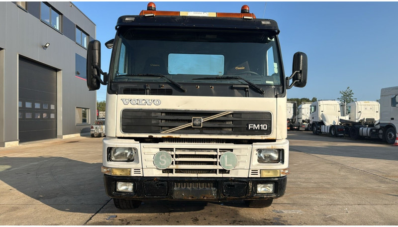 Volvo FM 10 - 320 (POMPE MANUELLE / BIG HUB / GRAND PONT / LAMES / STEEL SUSP. / MANUAL PUMP) - Tovornjak-šasija: slika 2 Volvo FM 10 - 320 (POMPE MANUELLE / BIG HUB / GRAND PONT / LAMES / STEEL SUSP. / MANUAL PUMP) - Tovornjak-šasija: slika 2