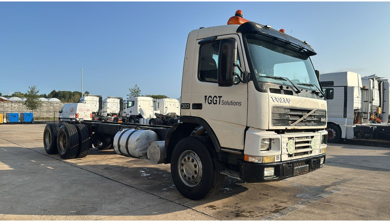 Volvo FM 10 - 320 (POMPE MANUELLE / BIG HUB / GRAND PONT / LAMES / STEEL SUSP. / MANUAL PUMP) - Tovornjak-šasija: slika 5 Volvo FM 10 - 320 (POMPE MANUELLE / BIG HUB / GRAND PONT / LAMES / STEEL SUSP. / MANUAL PUMP) - Tovornjak-šasija: slika 5