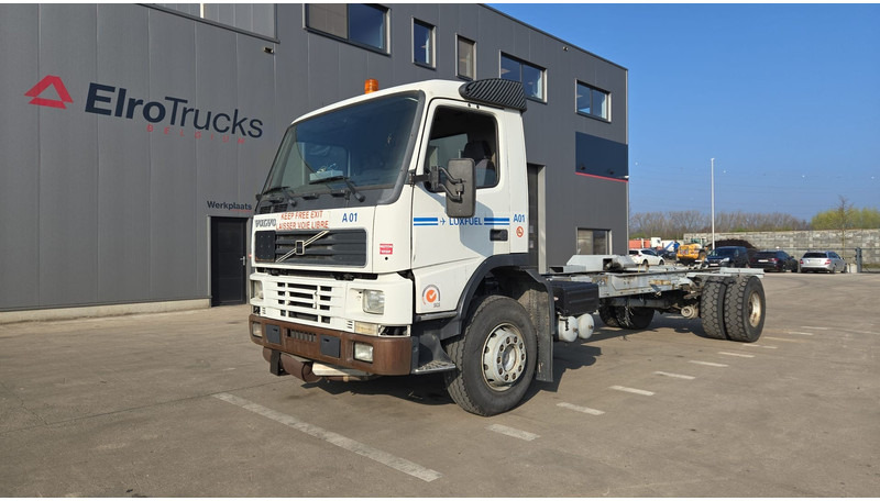 Volvo FM 7 - 290 (60.000 KM ORIGINAL !!! / POMPE MANUELLE / LAMES / GRAND PONT / EX AEROPORT) - Tovornjak-šasija: slika 1 Volvo FM 7 - 290 (60.000 KM ORIGINAL !!! / POMPE MANUELLE / LAMES / GRAND PONT / EX AEROPORT) - Tovornjak-šasija: slika 1