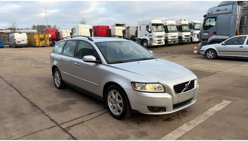 Volvo V50 (BELGIAN CAR / AIRCO / AUTOMATIC GEARBOX / EURO 5) - Avtomobil: slika 3 Volvo V50 (BELGIAN CAR / AIRCO / AUTOMATIC GEARBOX / EURO 5) - Avtomobil: slika 3