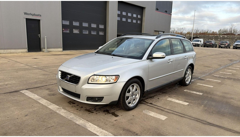 Volvo V50 (BELGIAN CAR / AIRCO / AUTOMATIC GEARBOX / EURO 5) - Avtomobil: slika 1 Volvo V50 (BELGIAN CAR / AIRCO / AUTOMATIC GEARBOX / EURO 5) - Avtomobil: slika 1