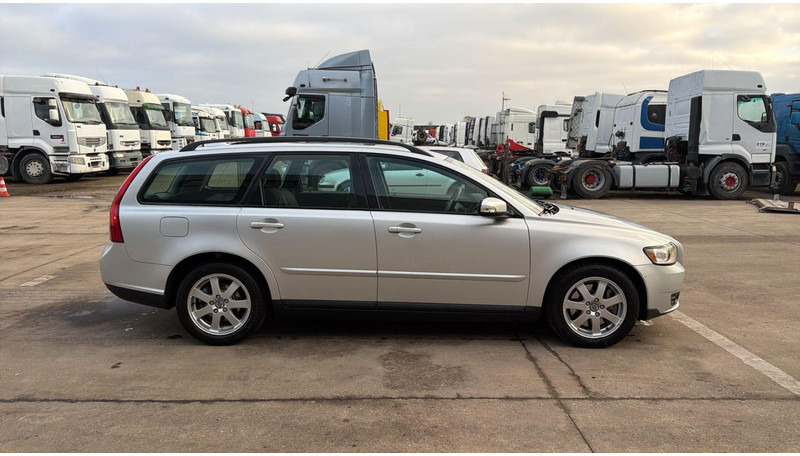 Volvo V50 (BELGIAN CAR / AIRCO / AUTOMATIC GEARBOX / EURO 5) - Avtomobil: slika 4 Volvo V50 (BELGIAN CAR / AIRCO / AUTOMATIC GEARBOX / EURO 5) - Avtomobil: slika 4