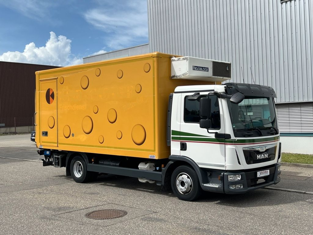 MAN TGL 8.220 Kühlkoffer 5,26m LBW Klima Luftgef. MAN TGL 8.220 Kühlkoffer 5,26m LBW Klima Luftgef. - Hladilno vozilo: slika 1 MAN TGL 8.220 Kühlkoffer 5,26m LBW Klima Luftgef. MAN TGL 8.220 Kühlkoffer 5,26m LBW Klima Luftgef. - Hladilno vozilo: slika 1