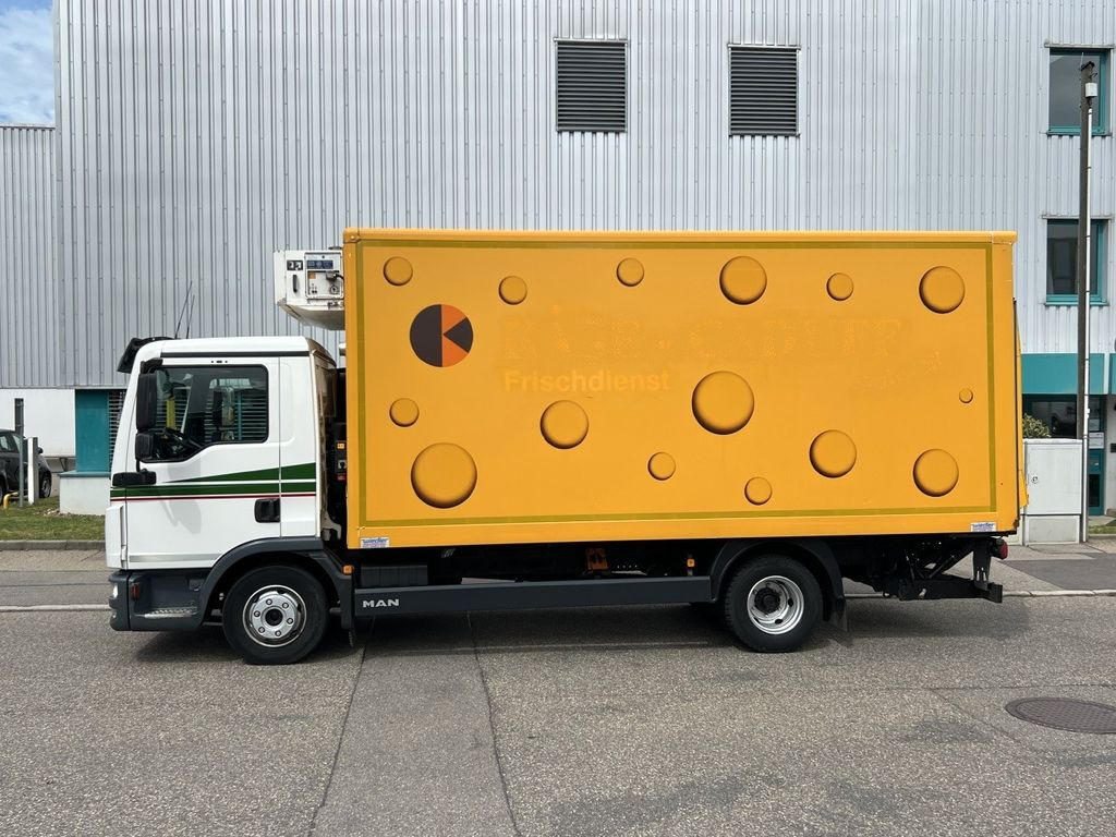 MAN TGL 8.220 Kühlkoffer 5,26m LBW Klima Luftgef. MAN TGL 8.220 Kühlkoffer 5,26m LBW Klima Luftgef. - Hladilno vozilo: slika 4 MAN TGL 8.220 Kühlkoffer 5,26m LBW Klima Luftgef. MAN TGL 8.220 Kühlkoffer 5,26m LBW Klima Luftgef. - Hladilno vozilo: slika 4