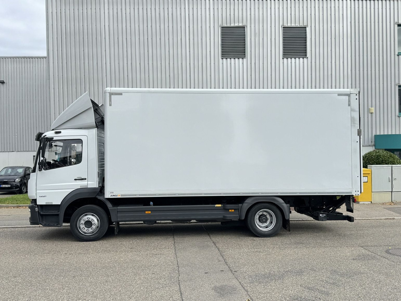 Mercedes-Benz Atego 1221 L Koffer 6,1m LBW AHK Klima TOP - Tovornjak zabojnik: slika 4 Mercedes-Benz Atego 1221 L Koffer 6,1m LBW AHK Klima TOP - Tovornjak zabojnik: slika 4