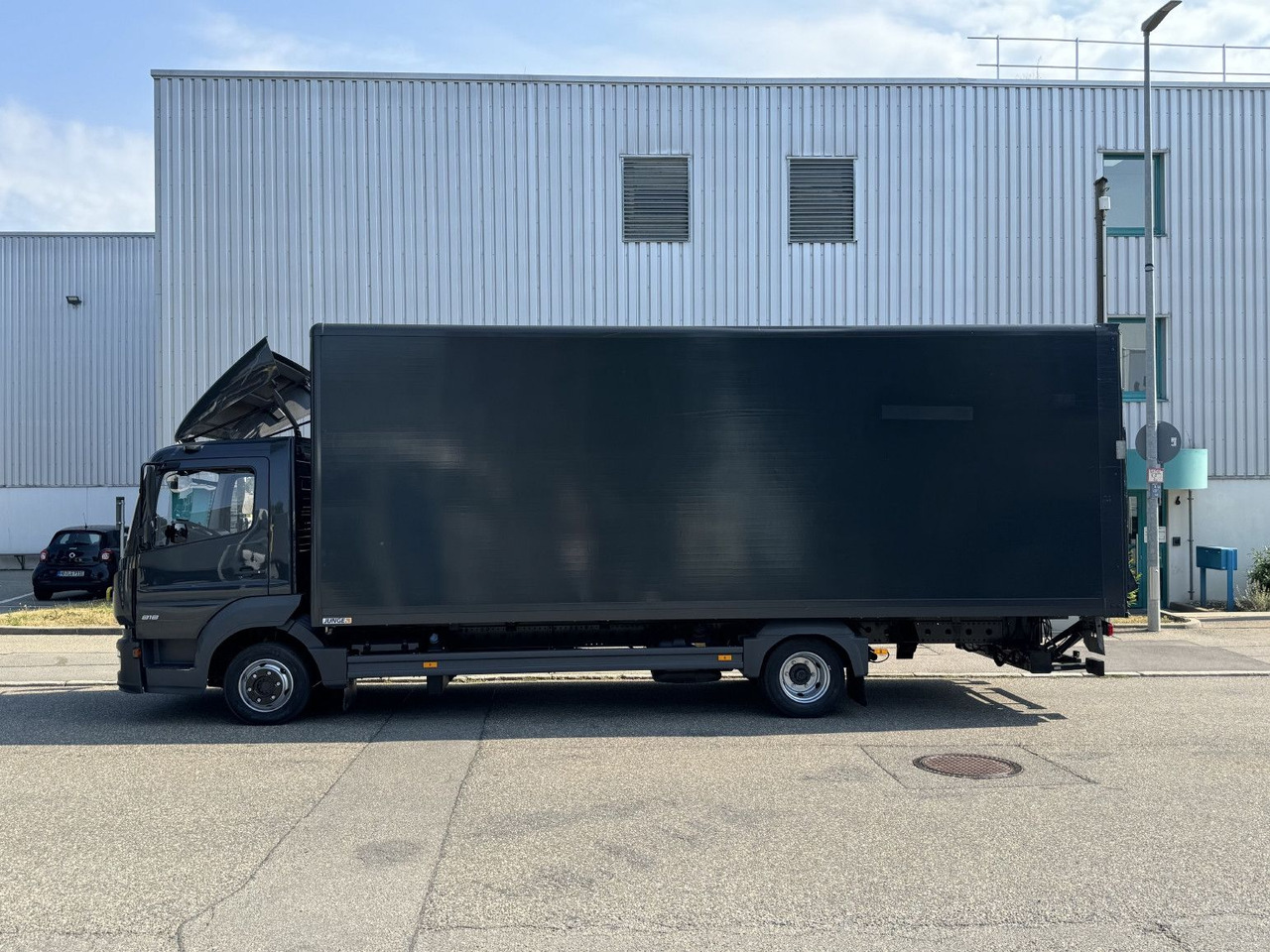 Mercedes-Benz Atego 818L Koffer 7,3m LBW Klima Automatik - Dostavno vozilo z zabojnikom: slika 4 Mercedes-Benz Atego 818L Koffer 7,3m LBW Klima Automatik - Dostavno vozilo z zabojnikom: slika 4