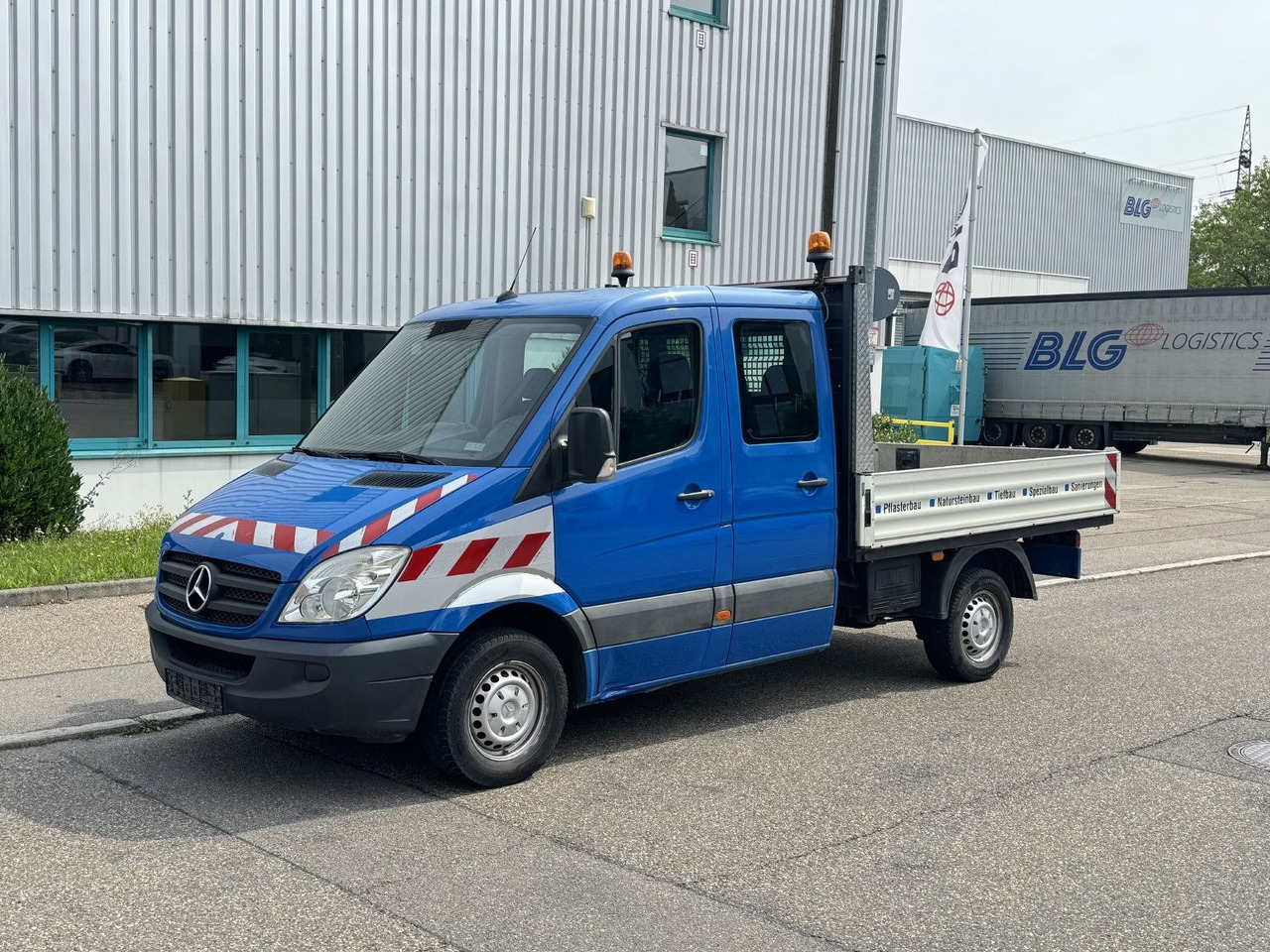 Mercedes-Benz Sprinter 319 V6 Doka Pritsche 2,7m ATM 120 Tkm - Dostavno vozilo s kesonom, Dostavno vozilo z dvojno kabino: slika 1 Mercedes-Benz Sprinter 319 V6 Doka Pritsche 2,7m ATM 120 Tkm - Dostavno vozilo s kesonom, Dostavno vozilo z dvojno kabino: slika 1
