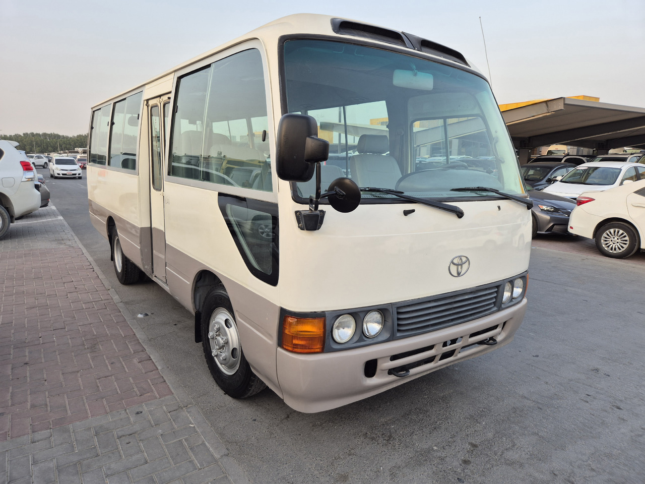 TOYOTA Coaster ... 25 places ...climatisé - Minibus, Potniški kombi: slika 1 TOYOTA Coaster ... 25 places ...climatisé - Minibus, Potniški kombi: slika 1