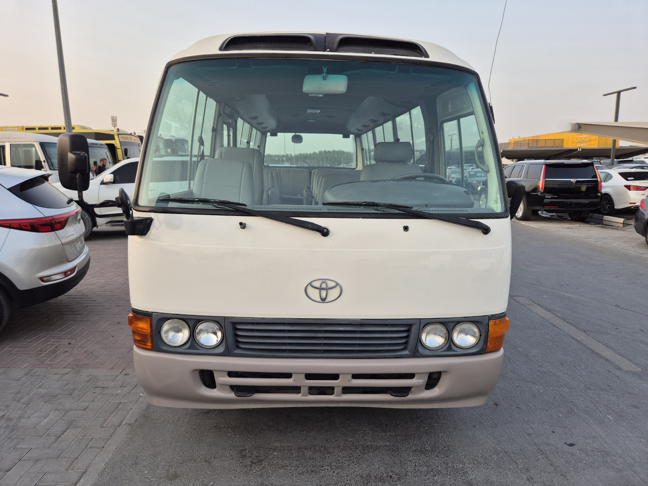 TOYOTA Coaster ... 25 places ...climatisé - Minibus, Potniški kombi: slika 4 TOYOTA Coaster ... 25 places ...climatisé - Minibus, Potniški kombi: slika 4