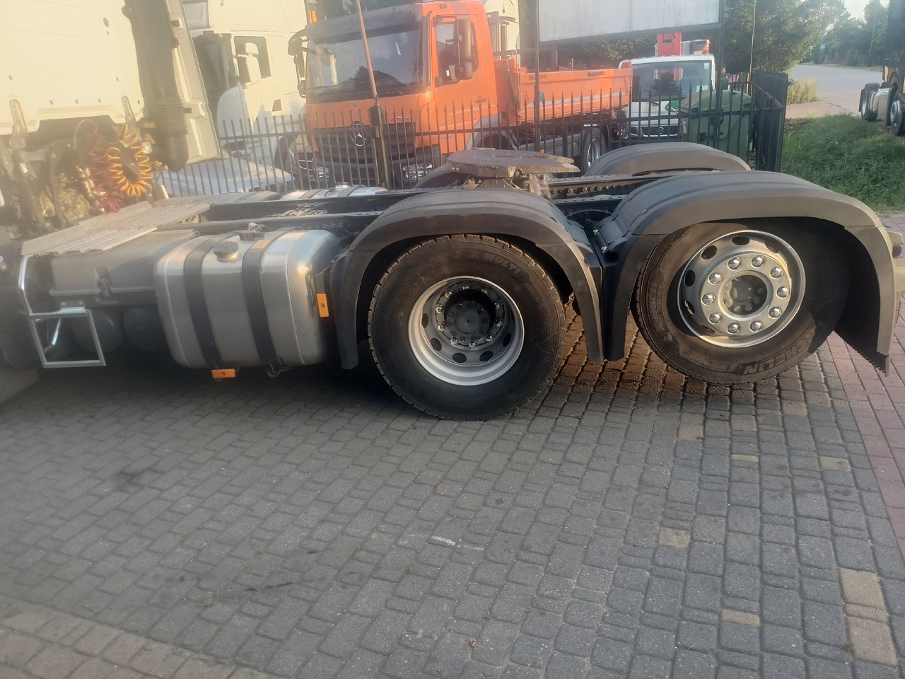 Mercedes-Benz Actros 2551 - Vlačilec: slika 2 Mercedes-Benz Actros 2551 - Vlačilec: slika 2