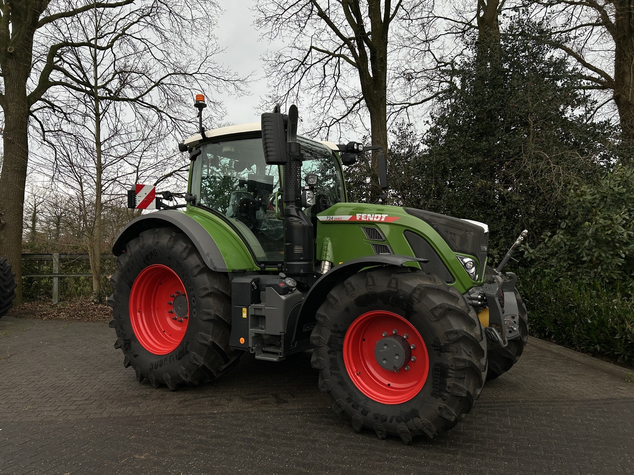 FENDT 724 Vario Gen6 ProfiPlus setting 2 - Traktor: slika 3 FENDT 724 Vario Gen6 ProfiPlus setting 2 - Traktor: slika 3
