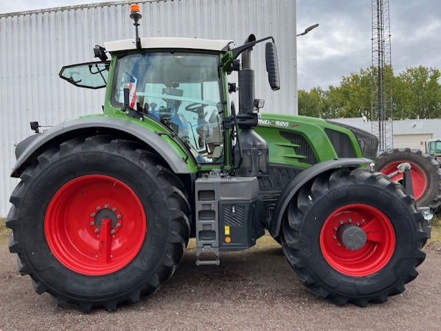 FENDT 826 Vario S4 ProfiPlus - Traktor: slika 3 FENDT 826 Vario S4 ProfiPlus - Traktor: slika 3