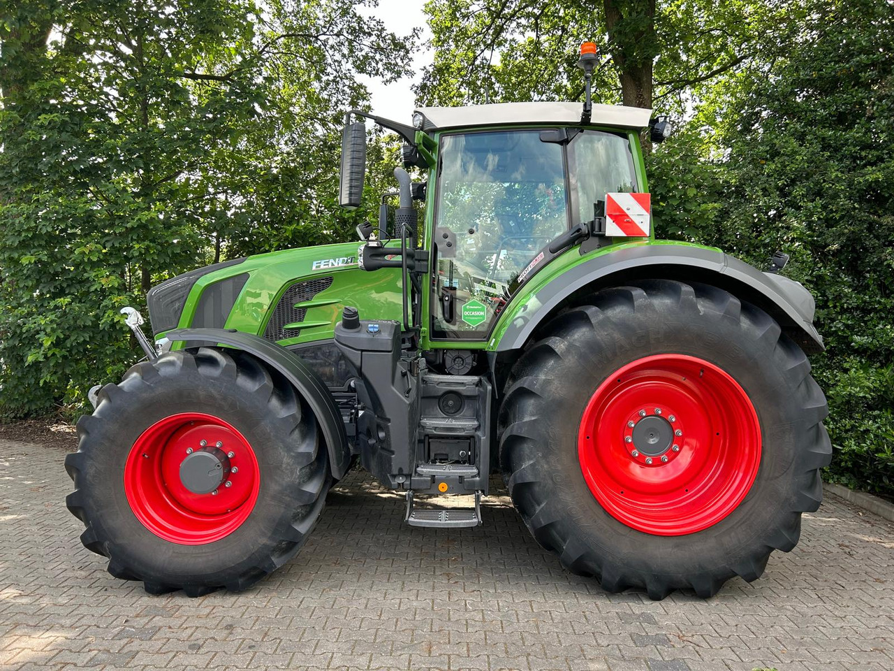 FENDT 828 Vario S4 ProfiPlus - Traktor: slika 2 FENDT 828 Vario S4 ProfiPlus - Traktor: slika 2