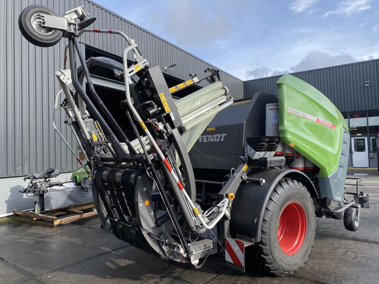 FENDT Rotana 130F Combi - Ovijalnik za bale: slika 4 FENDT Rotana 130F Combi - Ovijalnik za bale: slika 4