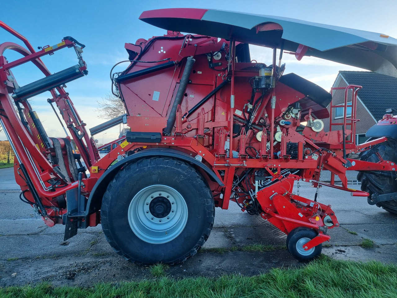 LELY WELGER RPC 160V - Ovijalnik za bale: slika 4 LELY WELGER RPC 160V - Ovijalnik za bale: slika 4