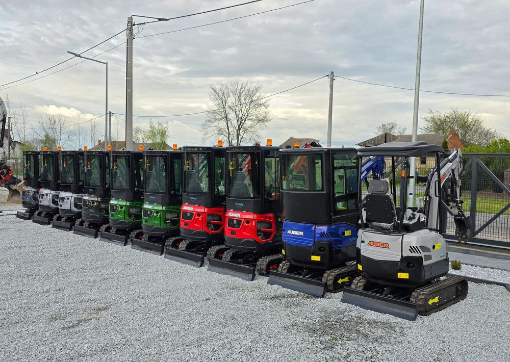 Kubota NOWA MINIKOPARKA AUGER HT 18, SILNIK KUBOTA, 3 ŁYŻKI - Mini bager: slika 2 Kubota NOWA MINIKOPARKA AUGER HT 18, SILNIK KUBOTA, 3 ŁYŻKI - Mini bager: slika 2