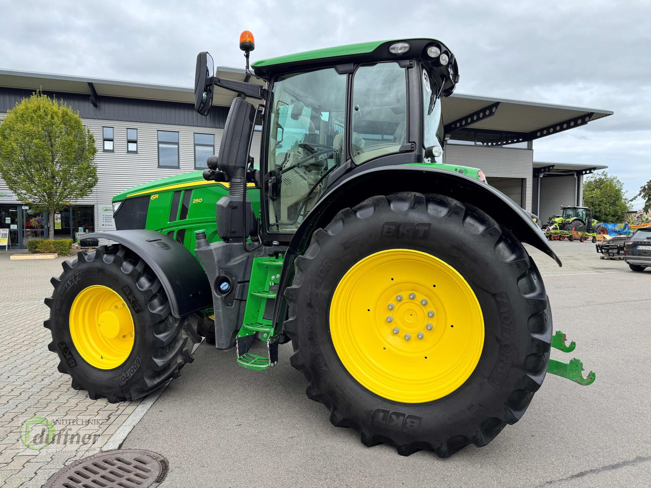 John Deere 6R 250 - Traktor: slika 4 John Deere 6R 250 - Traktor: slika 4