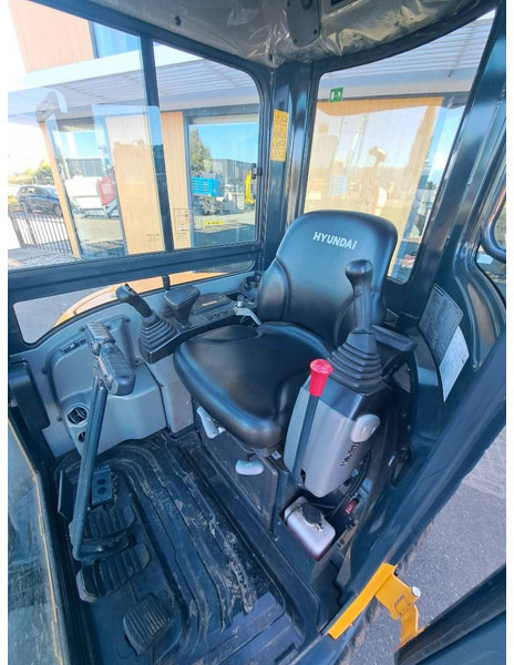 Mini bager Hyundai R30 Z-9AK: slika 11