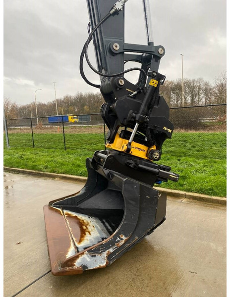 Engcon EC233, OQ80, GB29 = Rotator + Coupler + Gripper + - Priključek za Gradbeni stroj: slika 1 Engcon EC233, OQ80, GB29 = Rotator + Coupler + Gripper + - Priključek za Gradbeni stroj: slika 1