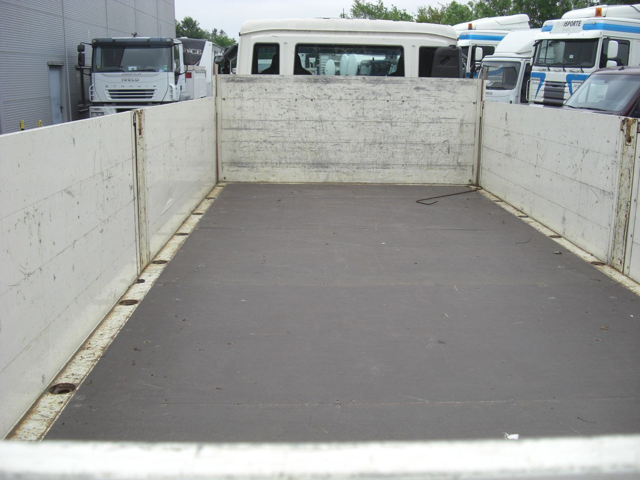 MAN 8180L Baustoffpritsche MAN 8180L Baustoffpritsche - Dostavno vozilo s kesonom: slika 5 MAN 8180L Baustoffpritsche MAN 8180L Baustoffpritsche - Dostavno vozilo s kesonom: slika 5