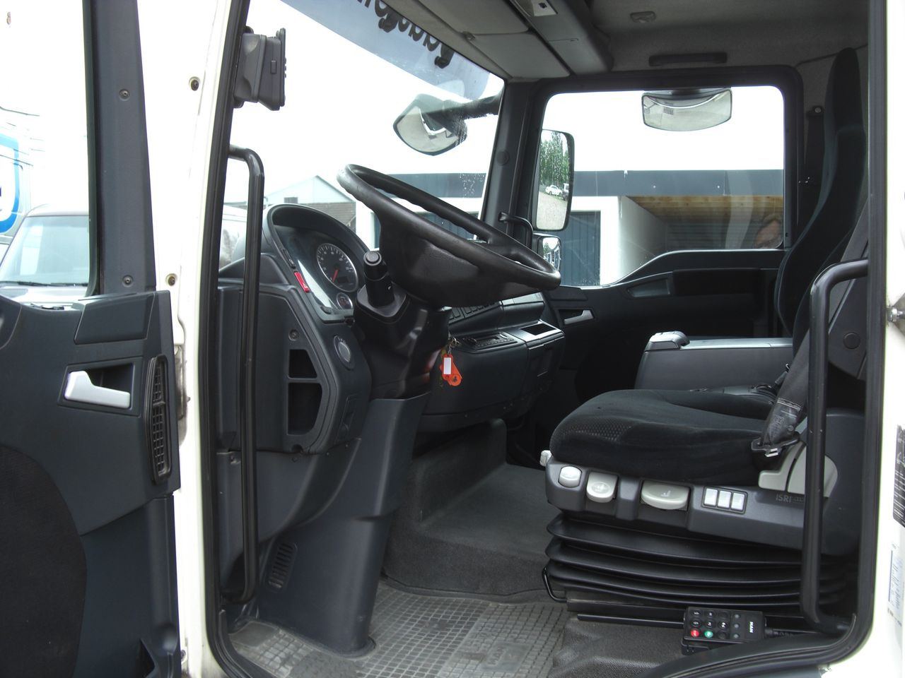 Tovornjak s kesonom MAN 8180L: slika 8