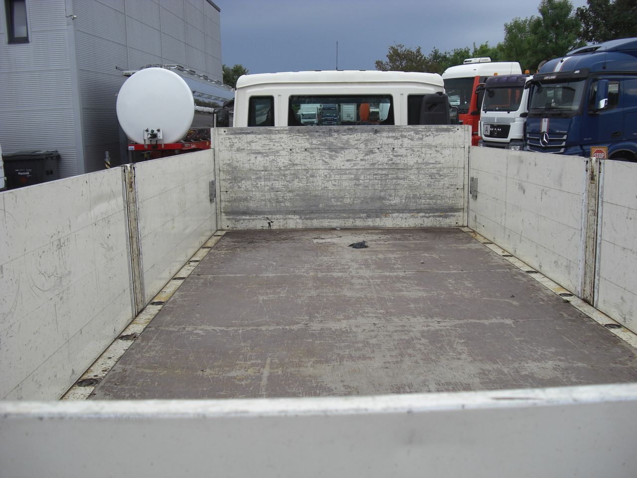 MAN 8180L Pritsche MAN 8180L Pritsche - Dostavno vozilo s kesonom: slika 5 MAN 8180L Pritsche MAN 8180L Pritsche - Dostavno vozilo s kesonom: slika 5
