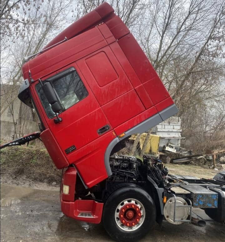 DAF XF 95.430 Tractor head 4x2 - Vlačilec: slika 2 DAF XF 95.430 Tractor head 4x2 - Vlačilec: slika 2