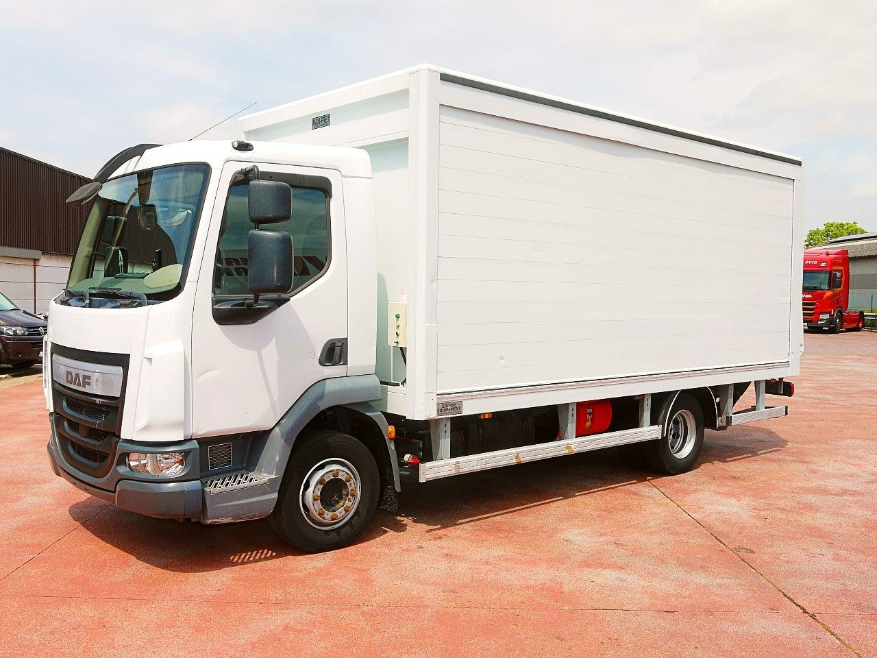 DAF LF 180 12 GETRANKENWAGEN LBW LUFT - Tovornjak za prevoz pijač: slika 4 DAF LF 180 12 GETRANKENWAGEN LBW LUFT - Tovornjak za prevoz pijač: slika 4