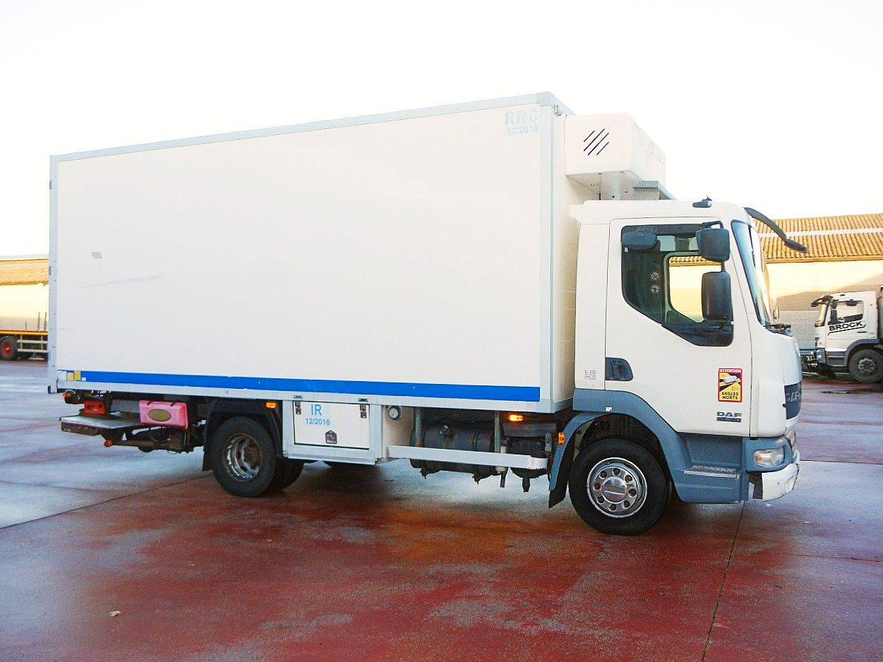 DAF LF 45.160 ISOTHERM KOFFER LADEBORDWAND - Tovornjak hladilnik: slika 3 DAF LF 45.160 ISOTHERM KOFFER LADEBORDWAND - Tovornjak hladilnik: slika 3