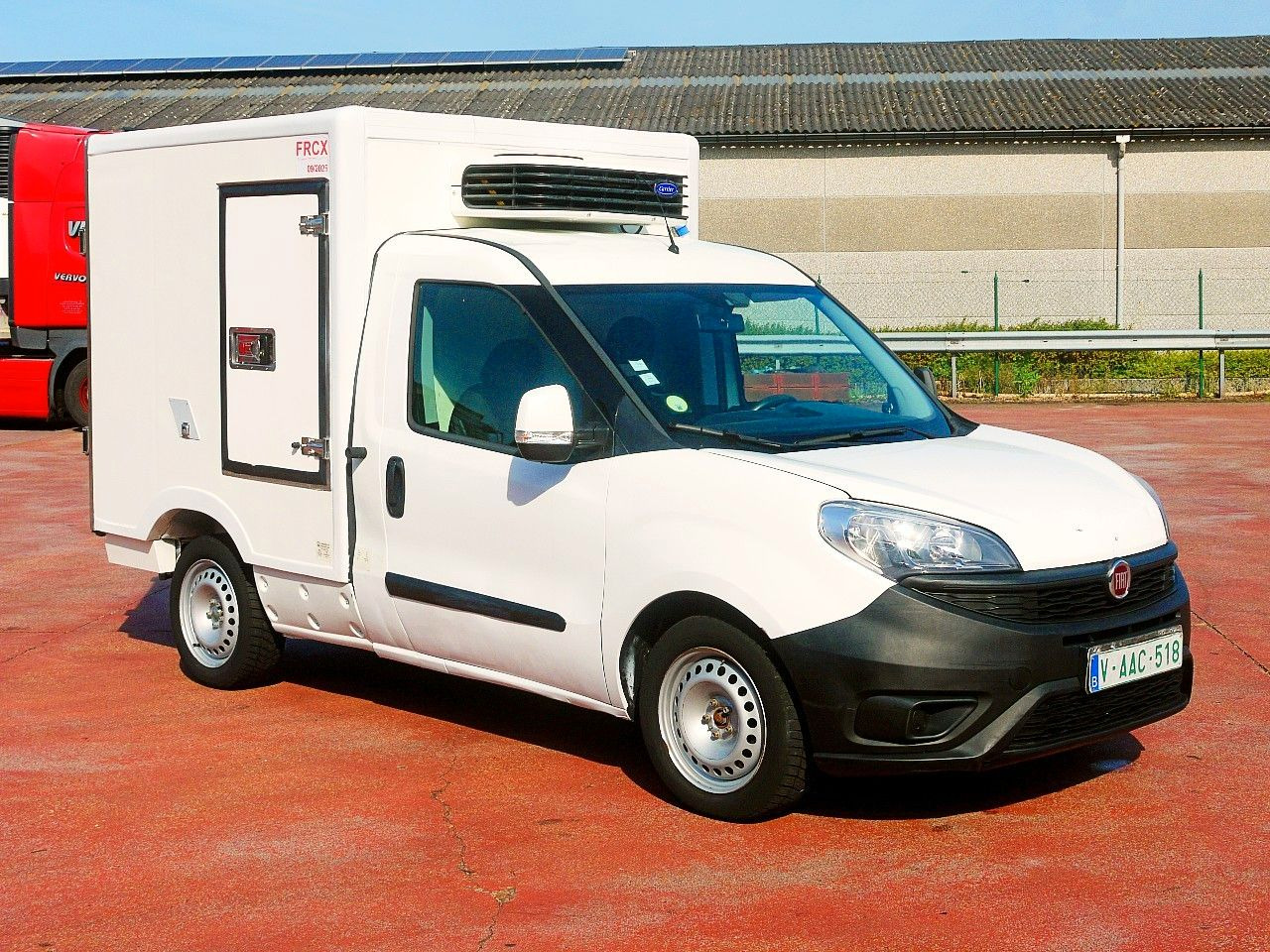 Fiat DOBLO 1.6 KUHLKOFFER CARRIER XARIOS -20c A/C - Hladilno vozilo: slika 2 Fiat DOBLO 1.6 KUHLKOFFER CARRIER XARIOS -20c A/C - Hladilno vozilo: slika 2