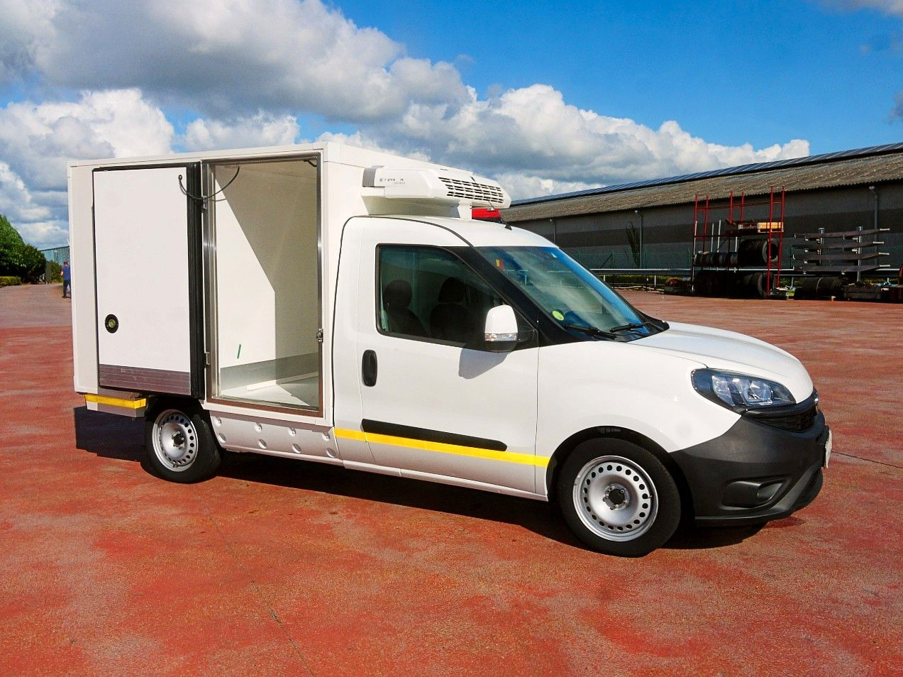 Fiat DOBLO 1.6 KUHLKOFFER THERMOKING MT A/C - Hladilno vozilo: slika 3 Fiat DOBLO 1.6 KUHLKOFFER THERMOKING MT A/C - Hladilno vozilo: slika 3